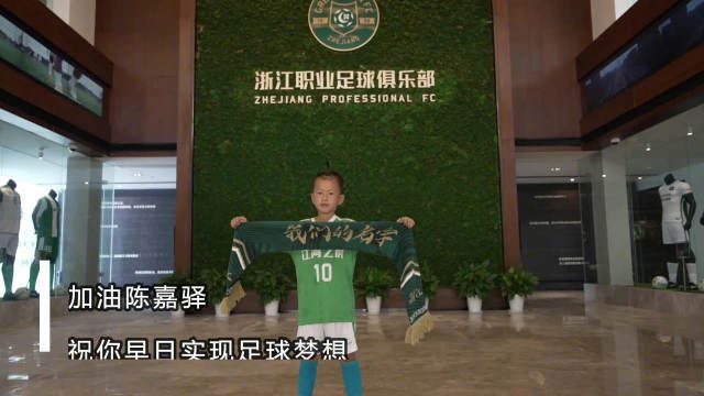 扒开两片肥唇